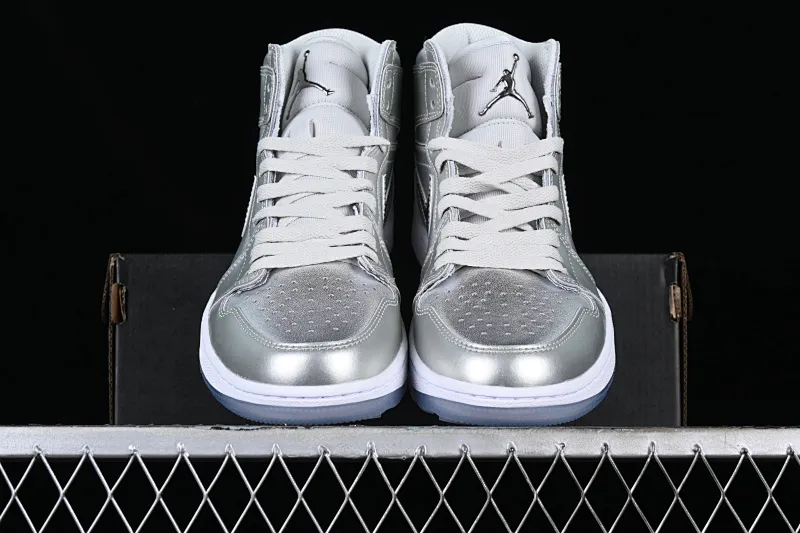 All categories Air Jordan Jordan series basketball shoes Air Jordan 1 High L version Air Jordan 1 High Golf AJ1 Joe 1 golf joint silver high-top basketball shoes FD6815-001